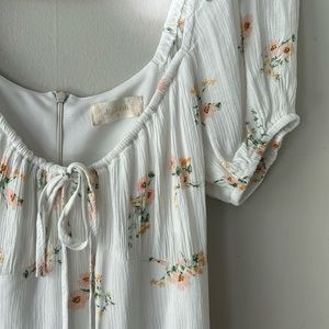 White Altar’d State dress with floral pattern. Size XS.
